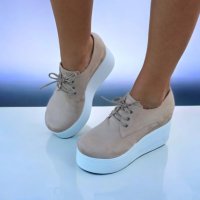 Обувки на платформа - бежов велур с бяло ходило - 120K, снимка 2 - Дамски ежедневни обувки - 34494864