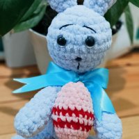 Великденско зайче с яйце амигуреми, снимка 1 - Плюшени играчки - 36179339