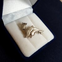 Висулка делфини сребро, снимка 1 - Колиета, медальони, синджири - 28042740