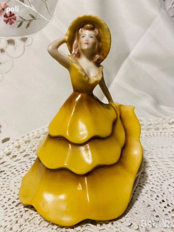 порцеланова статуетка , снимка 1