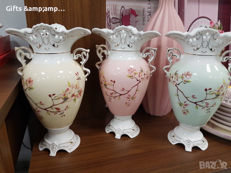 Порцеланови вази в три цвята, снимка 1