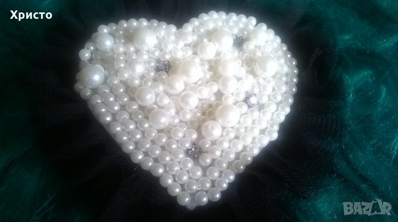 апликация с перли за дамска блуза или рокля с формата на сърце, снимка 1