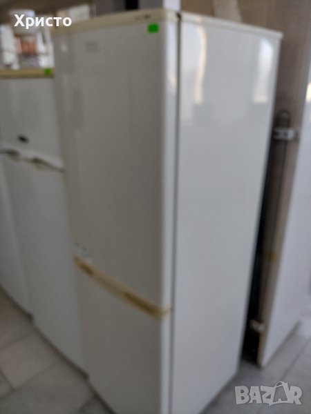 Хладилник с фризер с 3  чекмеджета., снимка 1
