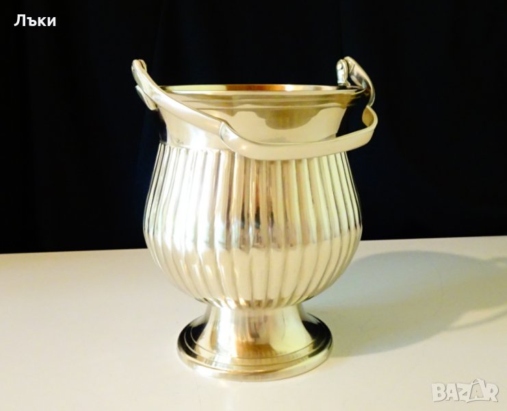 Релефен бронзов съд за лед,ледарка,менче. , снимка 1