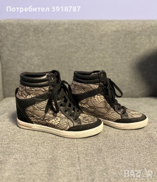 Оригинални обувки на платформа GUESS, снимка 1
