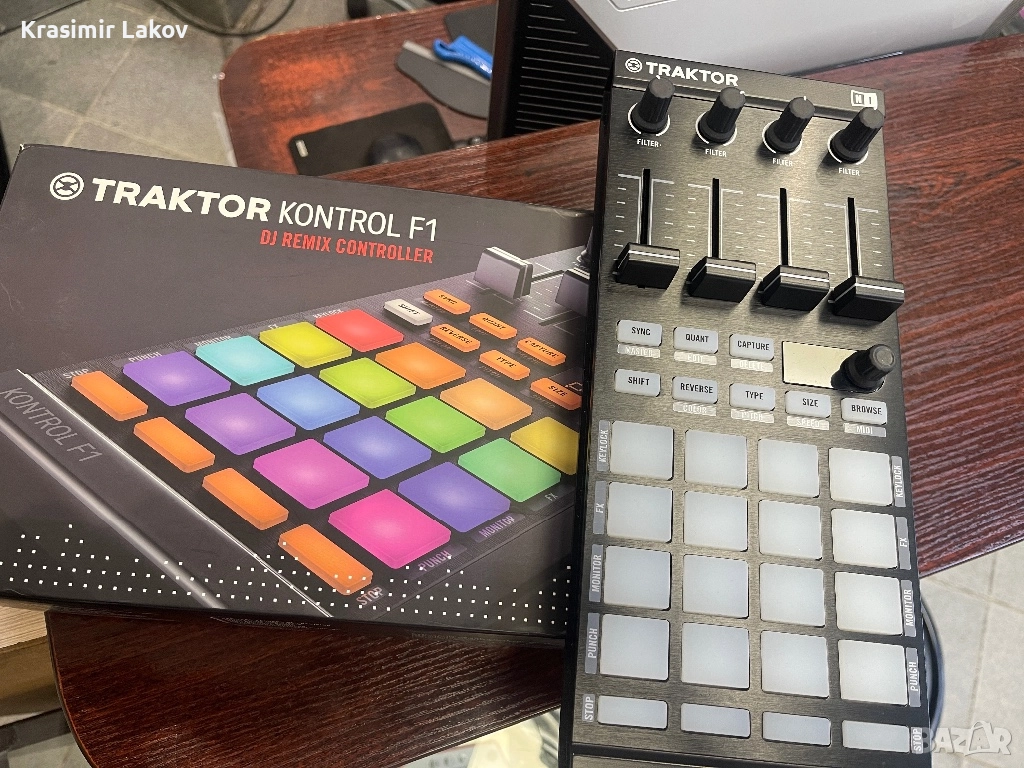 Dj контролер Traktor F1 , снимка 1