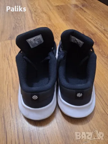 Оригинални маратонки NIKE, снимка 2 - Маратонки - 48323229