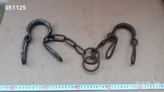 масивни ковани възрожденски окови, белезници, пранги букаи , снимка 3 - Антикварни и старинни предмети - 49674760