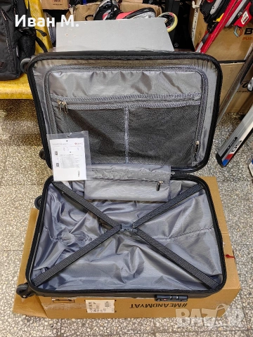 Чисто нов куфар American Tourister 55x40x20 см , снимка 10 - Куфари - 53072185