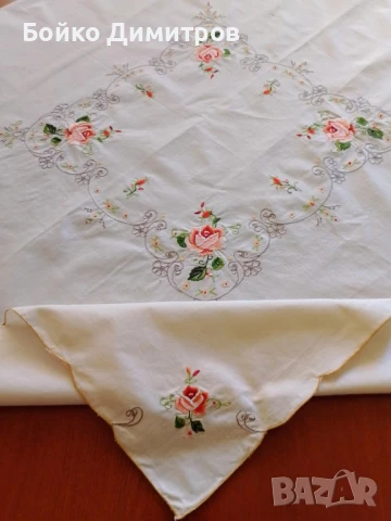 Покривка машинна бродерия