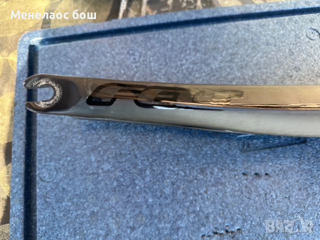 3T карбонова шосейна вилка (28” / 700c), 1 1/8”, за rim brake.