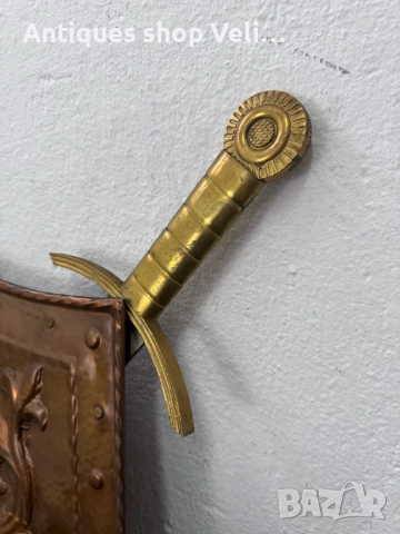 Герб/щит с мечове за стена №7586, снимка 3 - Други ценни предмети - 52317485