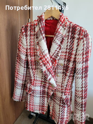 Дамско палто от букле в цвят екрю и червено
