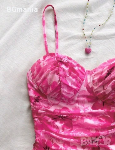 Розова рокля с цветя и презрамки мрежеста нежна и романтична размер М, снимка 2 - Рокли - 50094476