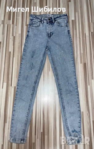 Продавам дамски светло сини дънки