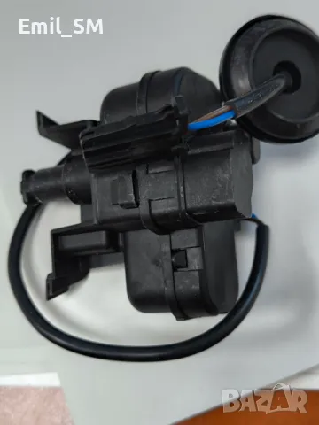 Заключващ механизъм за капачка резервоара на WV Шкода