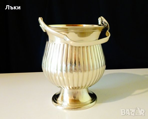 Релефен бронзов съд за лед,ледарка,менче. 