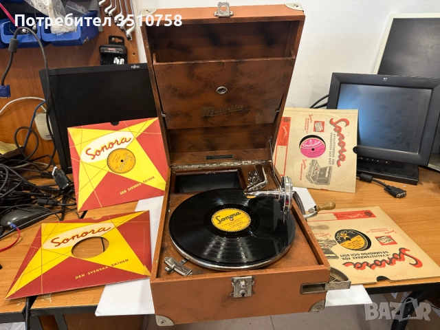 Ретро Грамофон с манивела Melodia, снимка 2 - Антикварни и старинни предмети - 52653379