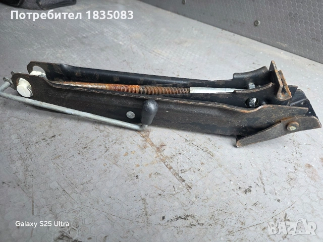 Оригинален крик VW Transporter, VW Caravelle, снимка 2 - Аксесоари и консумативи - 53179087