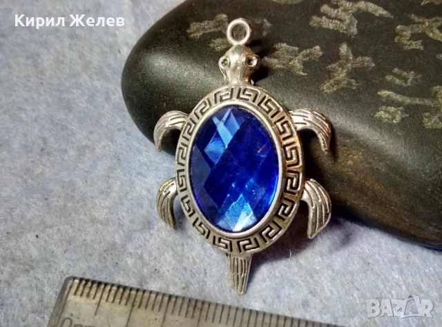 СИМПАТИЧЕН СРЕБРИСТ ФОГУРАЛЕН АРТ МЕДАЛЬОН КОСТЕНУРКА с ФАСЕТИРАН СИН КРИСТАЛ 48834