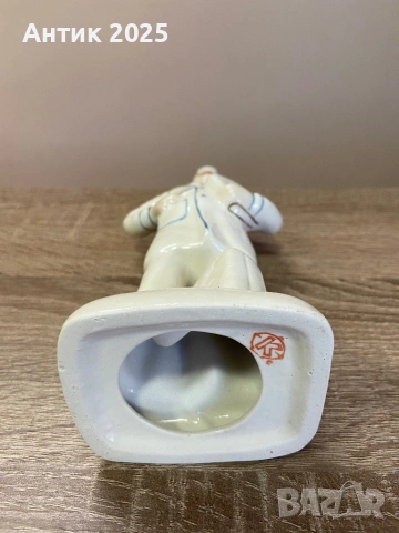 Винтидж порцеланова статуетка „Лекар“, Коростенски порцеланов завод, СССР, снимка 3 - Антикварни и старинни предмети - 53235334