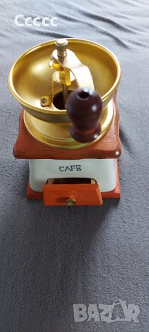 Ретро механична мелничка за кафе  порцелан, снимка 2 - Други ценни предмети - 39296020
