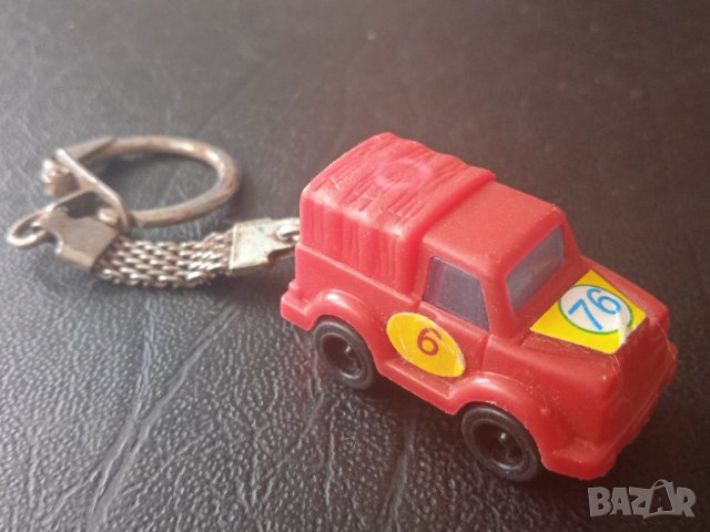 Стар колекционерски ключодържател КОЛИЧКА