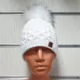 Нова дамска плетена шапка с помпон/пух в бял цвят, снимка 2