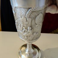 Чаша от калай за вино с релефна кръчмарска картина. , снимка 3 - Антикварни и старинни предмети - 44116999