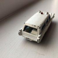 Метална количка Matchbox S&S Cadillac Ambulance - Superfast в мащаб 1:87, снимка 3 - Колекции - 39834057