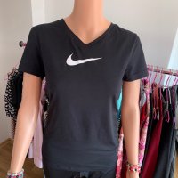Nike черна дамска тениска, снимка 3 - Тениски - 40745195