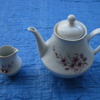 Ретро порцеланов чайник и каничка , снимка 1 - Антикварни и старинни предмети - 33482026