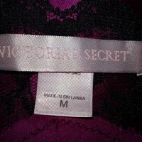 Victoria's Secret- Сатенена нощничка в бордо-М/ L, снимка 6 - Бельо - 27354315