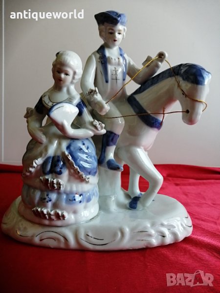 Стара Френска Порцеланова  Статуетка , Двойка с Кон, снимка 1