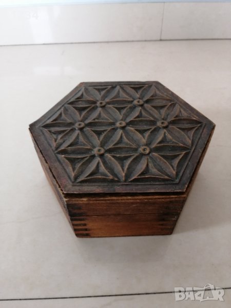 Шестоъгълна дървена кутия със страна 7 см. h 5.5 см. , снимка 1