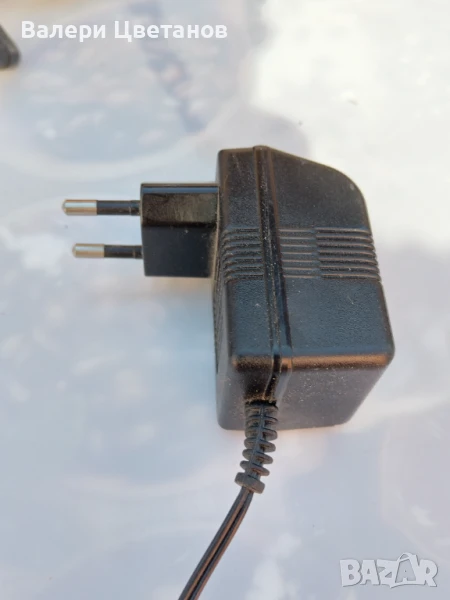 адаптер / захранване  WJG-Y35090300D   9V 300mA, снимка 1