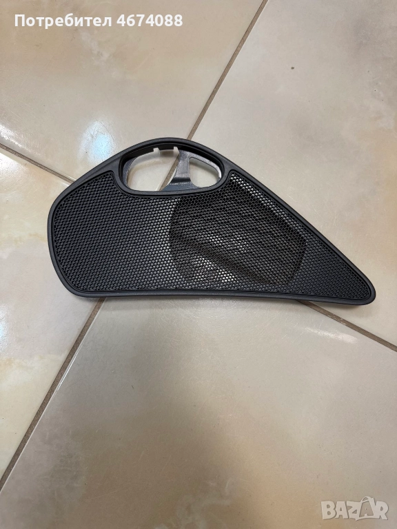 Решетка на говорителя на задна дясна врата малка на Ауди A8 D4 4H само за 40лв. 4H0868960, снимка 1