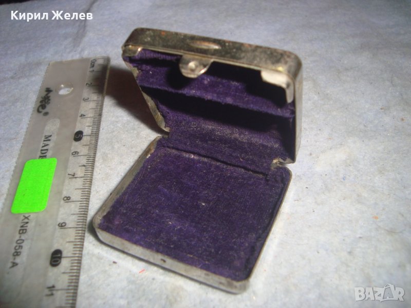 СТАРИННА МЕТАЛНА КУТИЙКА за БИЖУТА или ДРУГО с ПЛЮШ ОТВЪТРЕ РЯДКА ИЗРАБОТКА 30954, снимка 1