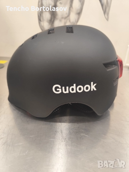 Чисто нова каска с LED (предна + задна) – супер лека, зареждане Type-C, снимка 1