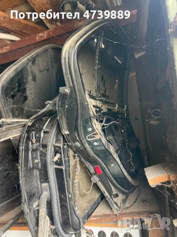 Продавам комплект предни интериорни панели на врати