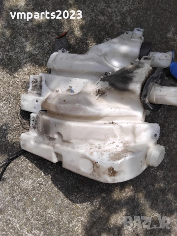 Казанче течност за чистачки Audi A8 D3 Ауди, снимка 5 - Части - 52042984