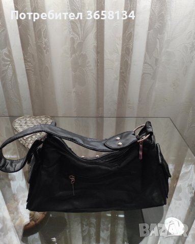 Дамска черна кожена чанта, снимка 2 - Чанти - 40087049