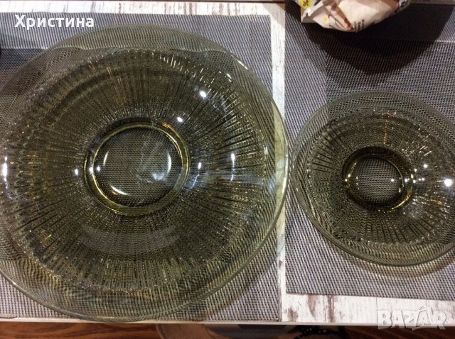 Голяма чиния-плато-27 см и шест малки, снимка 1 - Чинии - 19176626