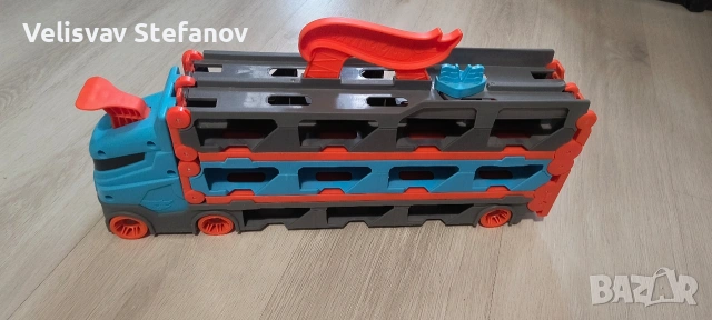 продавам детска играчка камионче което става на път за колички 