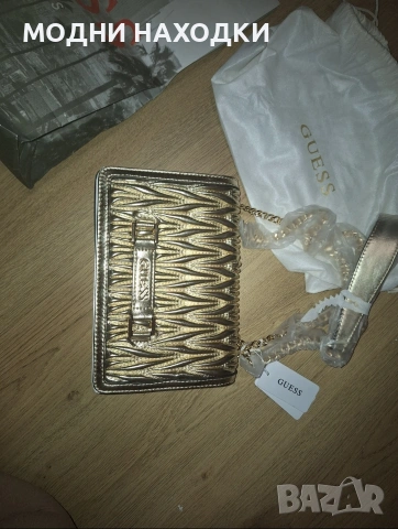 GUESS Оригинална Дамска Чанта, снимка 5 - Чанти - 53509255