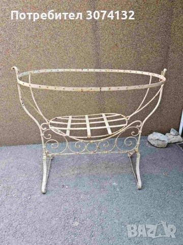 Ретро стойка за цветя