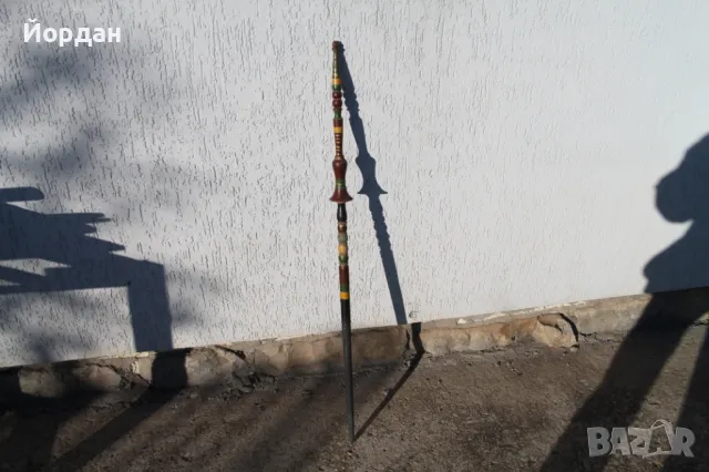 Стара хурка с примитивна резба