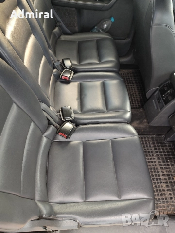 Volkswagen Touran 1.6 TDI 105 DSG/Кожен салон/Автопилот/Мултиволан/Печка, снимка 10 - Автомобили и джипове - 52946664