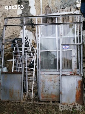 Метална врата с остъкление