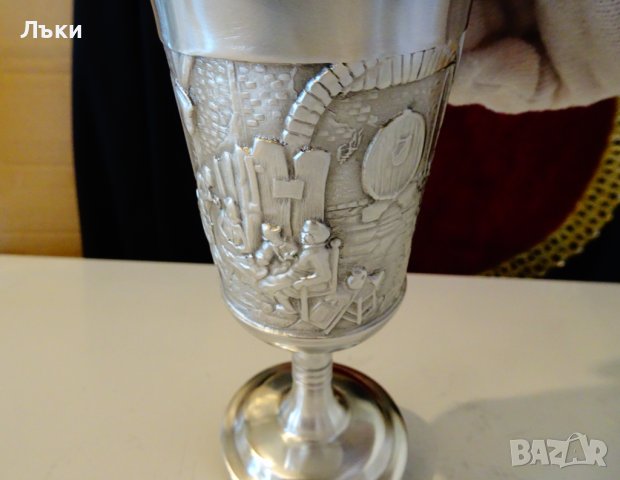 Чаша от калай за вино с релефна кръчмарска картина. , снимка 3 - Антикварни и старинни предмети - 44116999